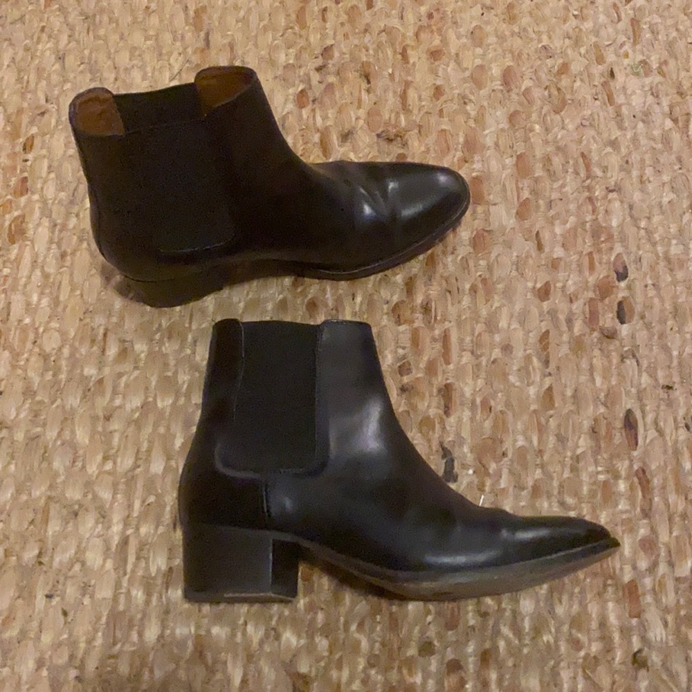 FRYE Chelsea Leather Dara boot